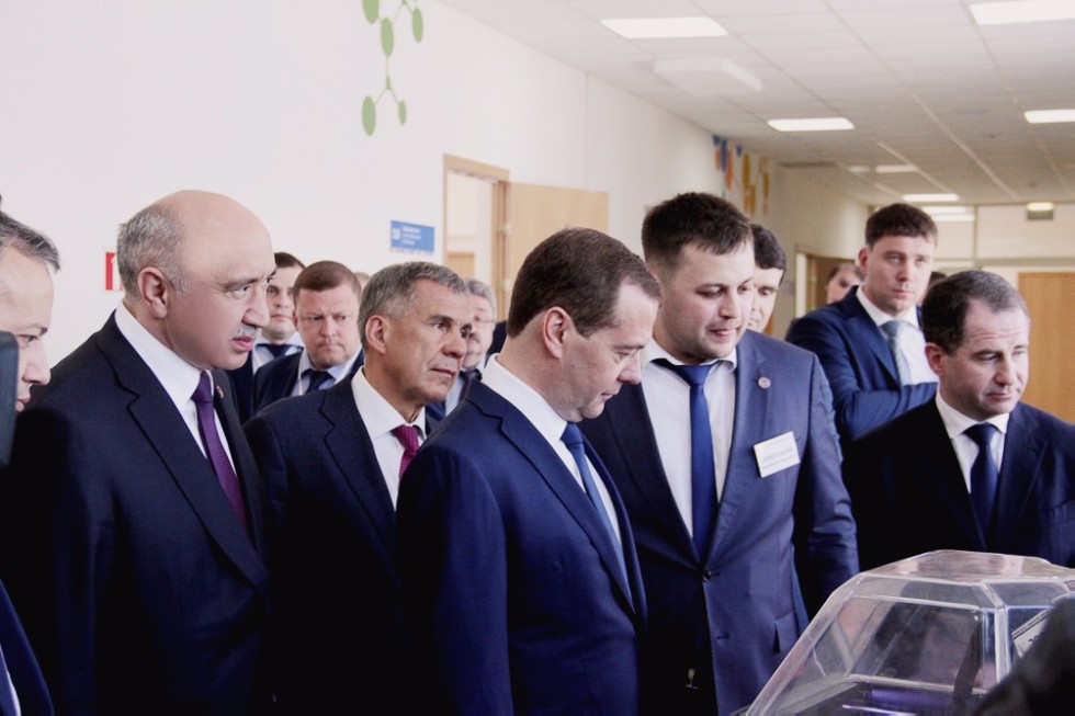 Делегация Правительства Российской Федерации и прибыла в Казанский университет с официальным визитом Делегация Правительства Российской Федерации и прибыла в Казанский университет с официальным визитом