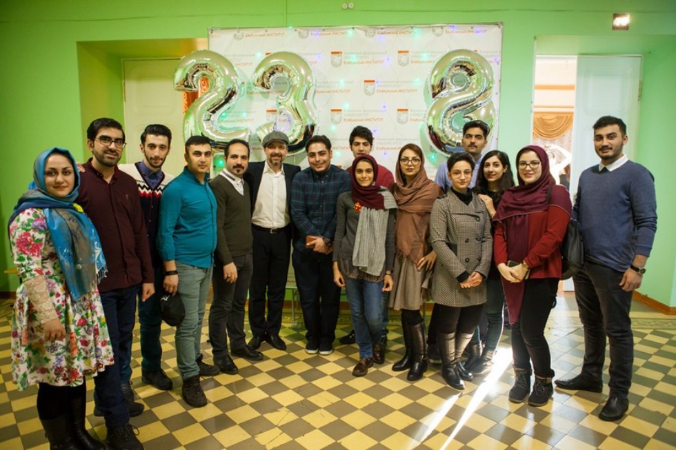 Праздничный концерт '23+8' прошел в Елабужском институте КФУ Праздничный концерт '23+8' прошел в Елабужском институте КФУ