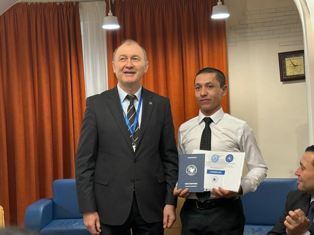 В Институте психологии и образования преподавателям Шахрисабзского государственного педагогического института вручили документы о повышении квалификации В Институте психологии и образования преподавателям Шахрисабзского государственного педагогического института вручили документы о повышении квалификации