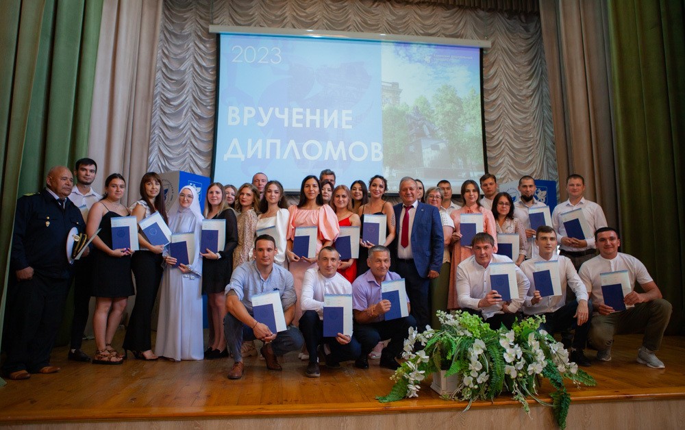 Дан старт вручению дипломов бакалаврам и магистрам Елабужского института КФУ Дан старт вручению дипломов бакалаврам и магистрам Елабужского института КФУ