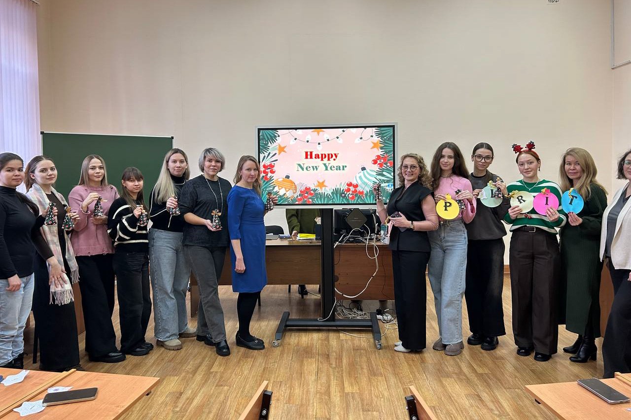 Студенты Елабужского института КФУ собрали новогодний праздник из пазлов Студенты Елабужского института КФУ собрали новогодний праздник из пазлов