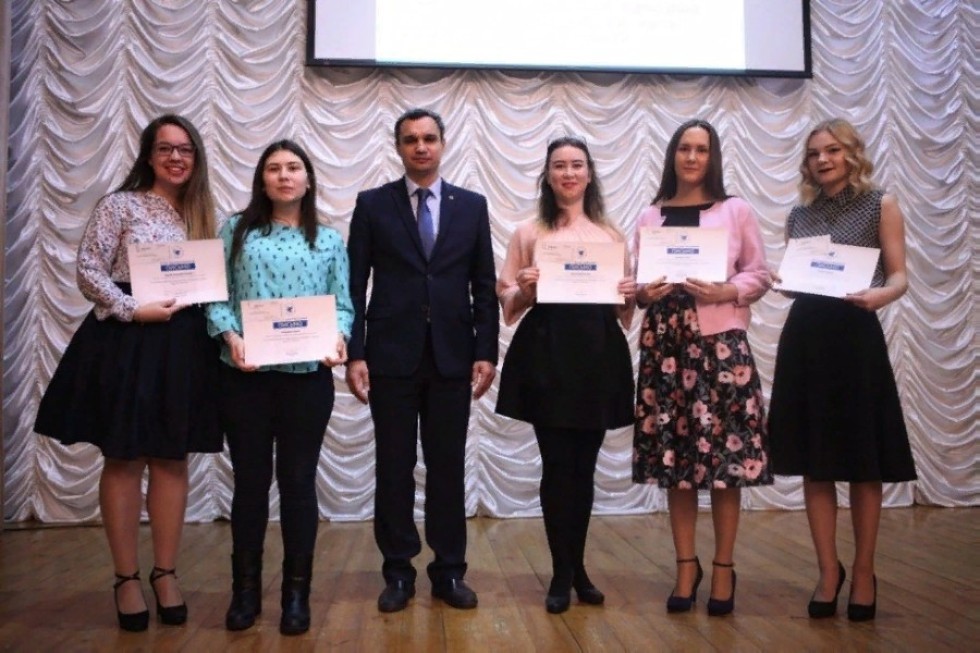 Студентка Елабужского института КФУ стала стипендиатом Академии наук Республики Татарстан Студентка Елабужского института КФУ стала стипендиатом Академии наук Республики Татарстан