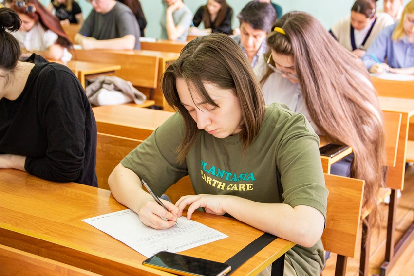 'Тотальный диктант' написали в Елабужском институте КФУ 'Тотальный диктант' написали в Елабужском институте КФУ