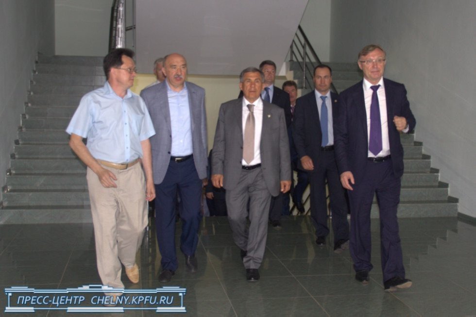 Rustam Minnikhanov visits KFU Engineering Center