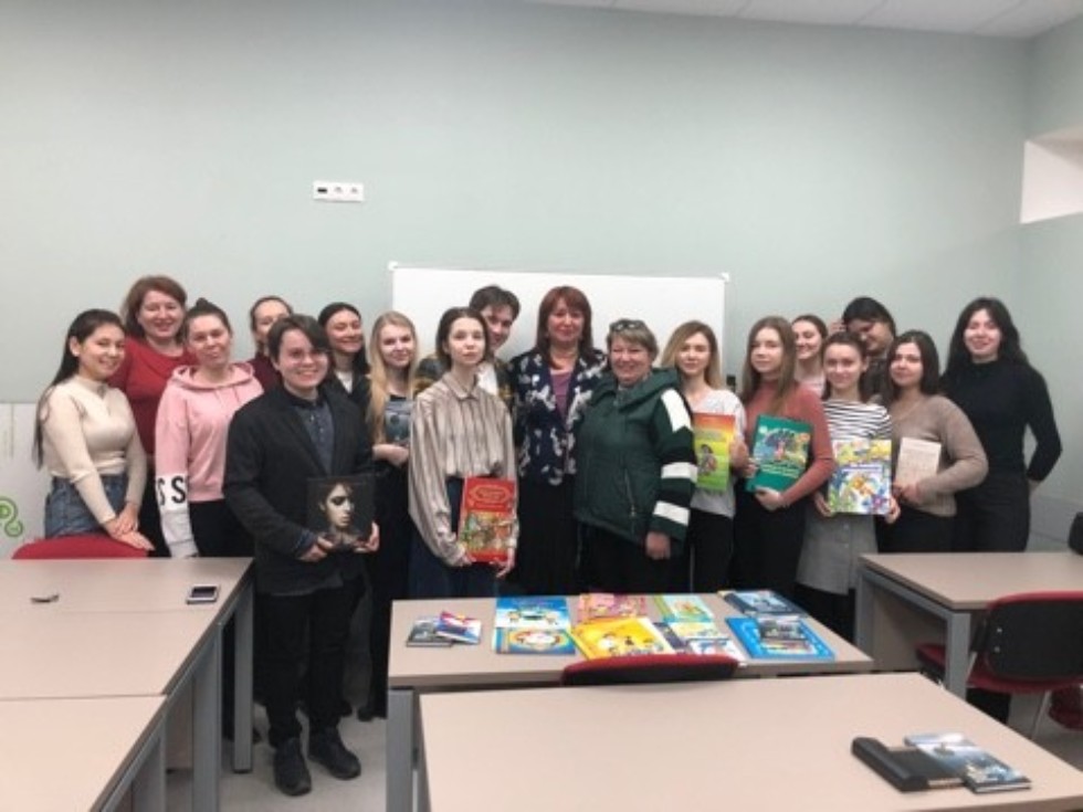 Студенты Высшей школы русской и зарубежной филологии ИФМК КФУ встретились с выпускницей магистратуры, известной поэтессой Верой Петровной Хамидуллиной Студенты Высшей школы русской и зарубежной филологии ИФМК КФУ встретились с выпускницей магистратуры, известной поэтессой Верой Петровной Хамидуллиной