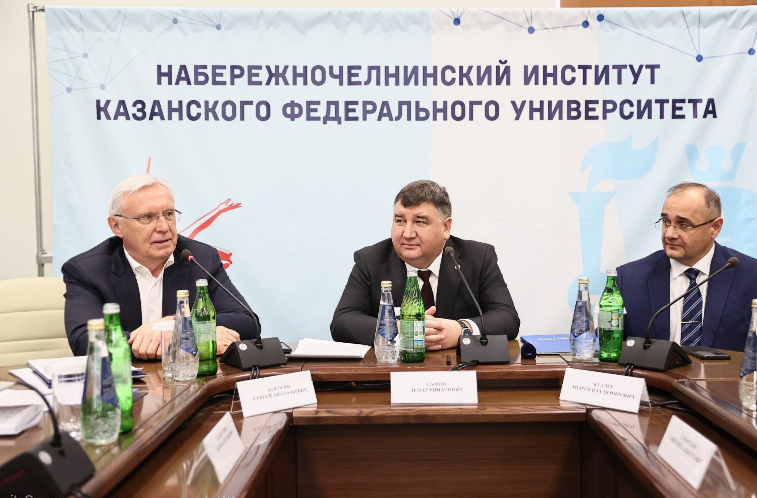 Ректор КФУ представил коллективу НЧИ КФУ нового директора Ректор КФУ представил коллективу НЧИ КФУ нового директора