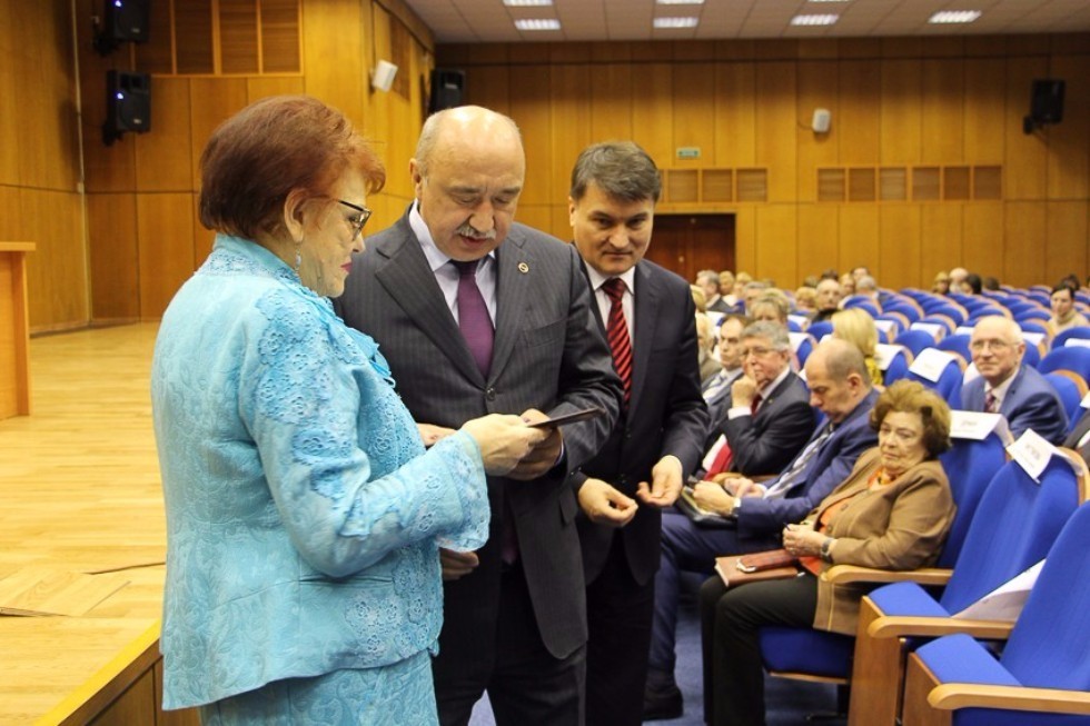 Rector Ilshat Gafurov Received Credentials of a Corresponding Member of the Russian Academy of Education