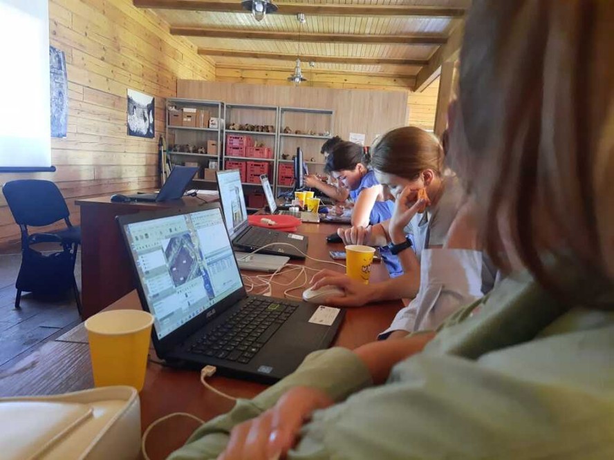 Студенты и сотрудники Елабужского института КФУ стали участниками юбилейной Х Международной археологической школы в Болгаре Студенты и сотрудники Елабужского института КФУ стали участниками юбилейной Х Международной археологической школы в Болгаре