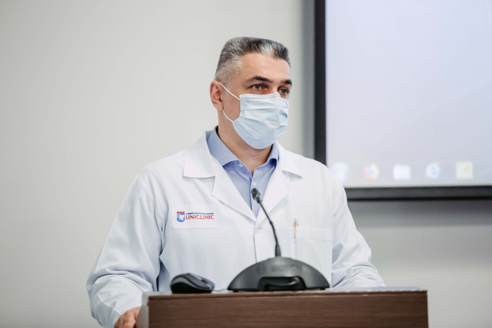 Extraordinary meeting with University Clinic ward chiefs held by Rector Ilshat Gafurov