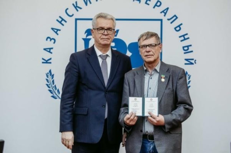 Преподавателям Елабужского института вручены высокие награды Преподавателям Елабужского института вручены высокие награды