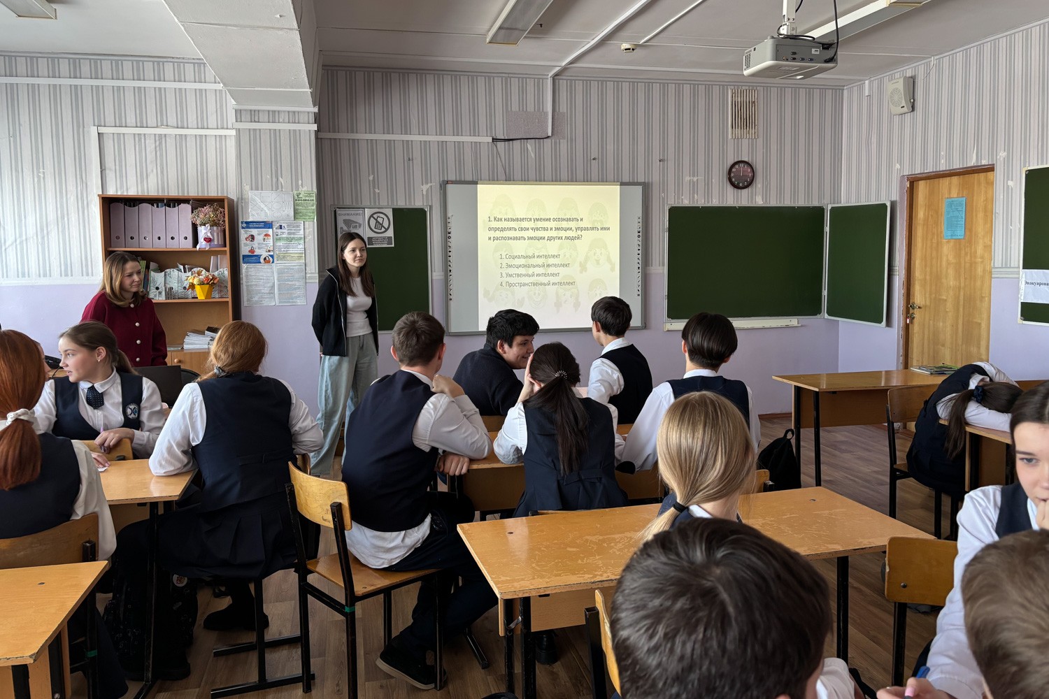 В IT-лицее высадился 'Научный десант': студенты и преподаватели Елабужского института искали баланс IQ и EQ В IT-лицее высадился 'Научный десант': студенты и преподаватели Елабужского института искали баланс IQ и EQ