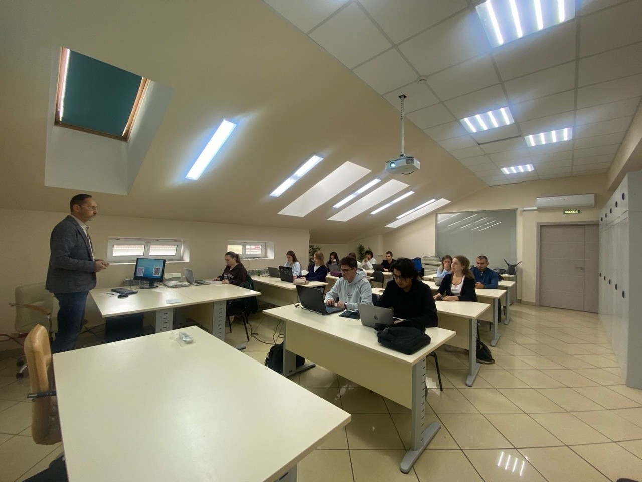 Цифровой аудит изнутри: студенты ИУЭиФ КФУ прошли обучение в партнёрской компании! Цифровой аудит изнутри: студенты ИУЭиФ КФУ прошли обучение в партнёрской компании!