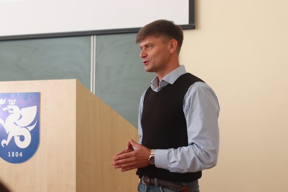 Студенты Елабужского института КФУ встретились с профессором КФУ Студенты Елабужского института КФУ встретились с профессором КФУ