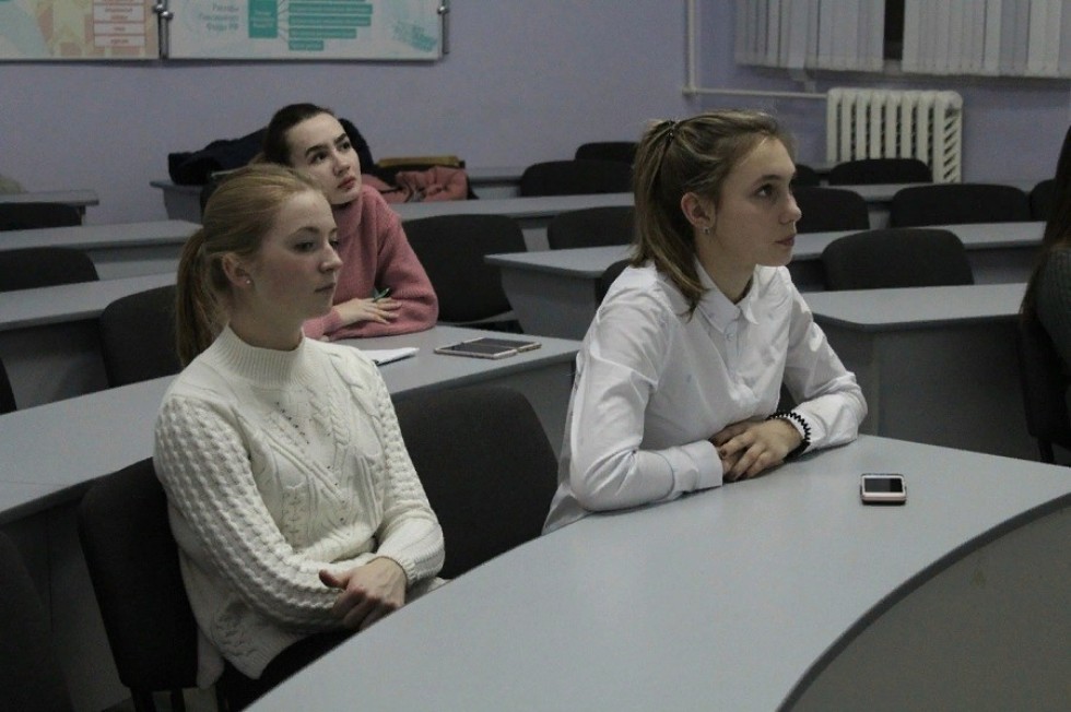 За каждым великим мужчиной стоит великая женщина За каждым великим мужчиной стоит великая женщина