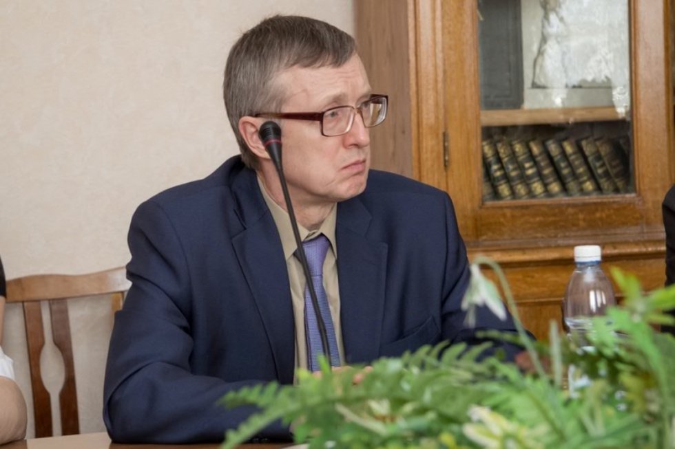 'Теория жива, пока работает на практике' 'Теория жива, пока работает на практике'