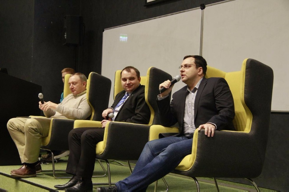 Professor Evgeni Magid took part in the discussion on artificial intelligence