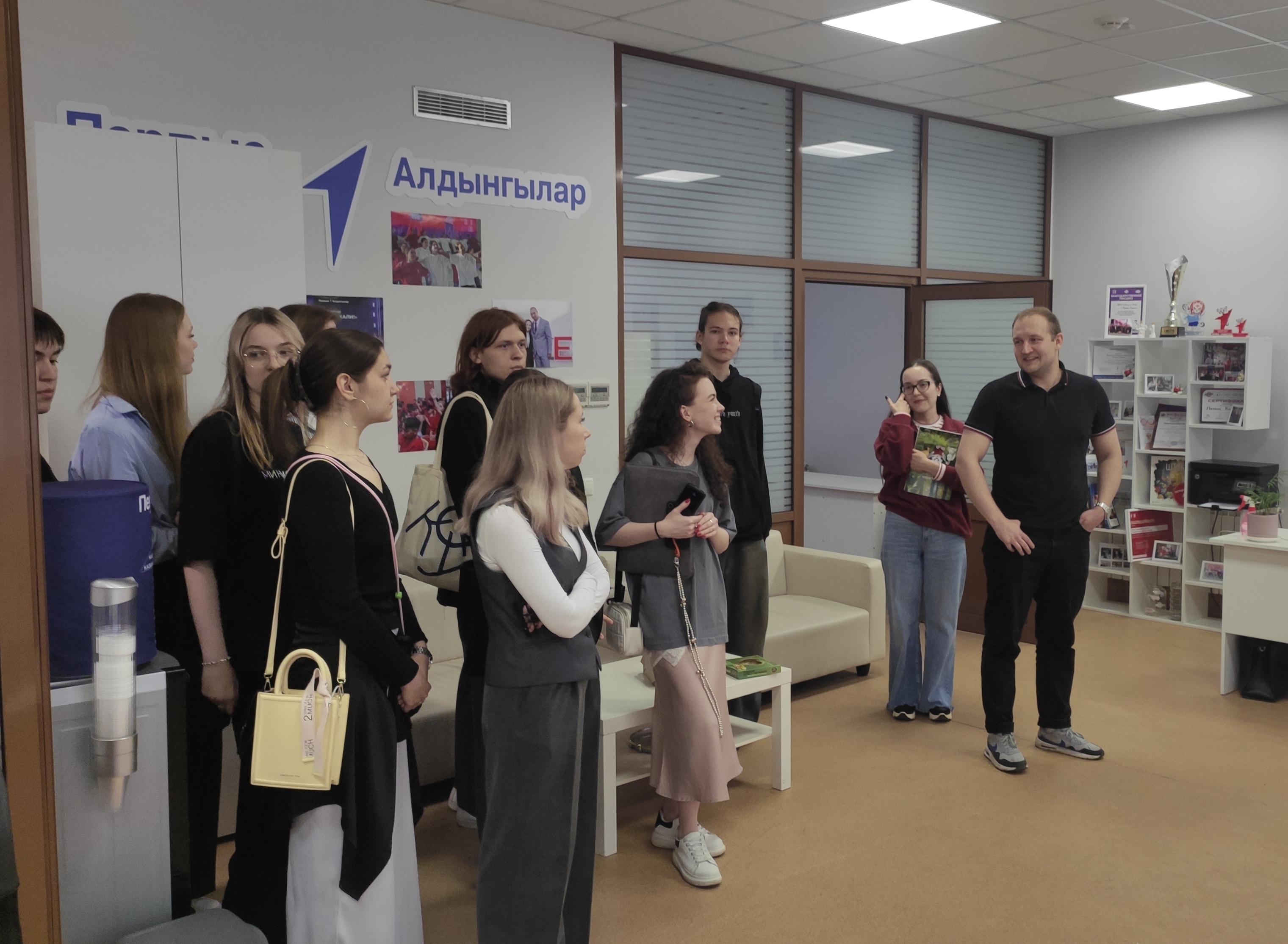 Экскурсия в Региональное отделение Общероссийского общественно-государственного движения детей и молодёжи 'Движение первых' РТ Экскурсия в Региональное отделение Общероссийского общественно-государственного движения детей и молодёжи 'Движение первых' РТ