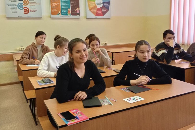 Студенты Елабужского института КФУ создали новогодние картины в необычной технике Студенты Елабужского института КФУ создали новогодние картины в необычной технике