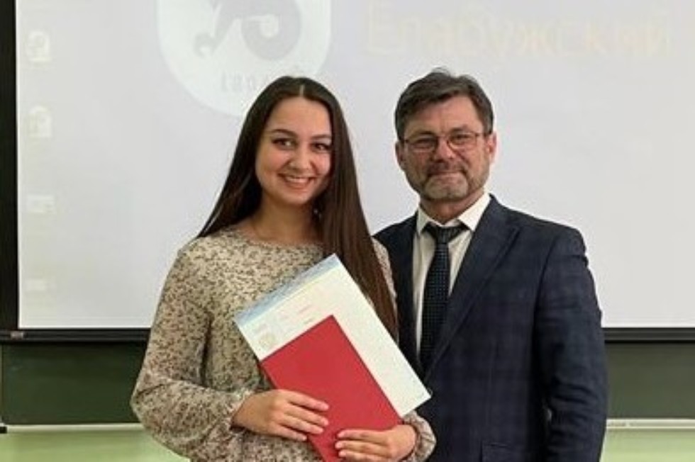 Вручение дипломов выпускникам магистратуры Вручение дипломов выпускникам магистратуры