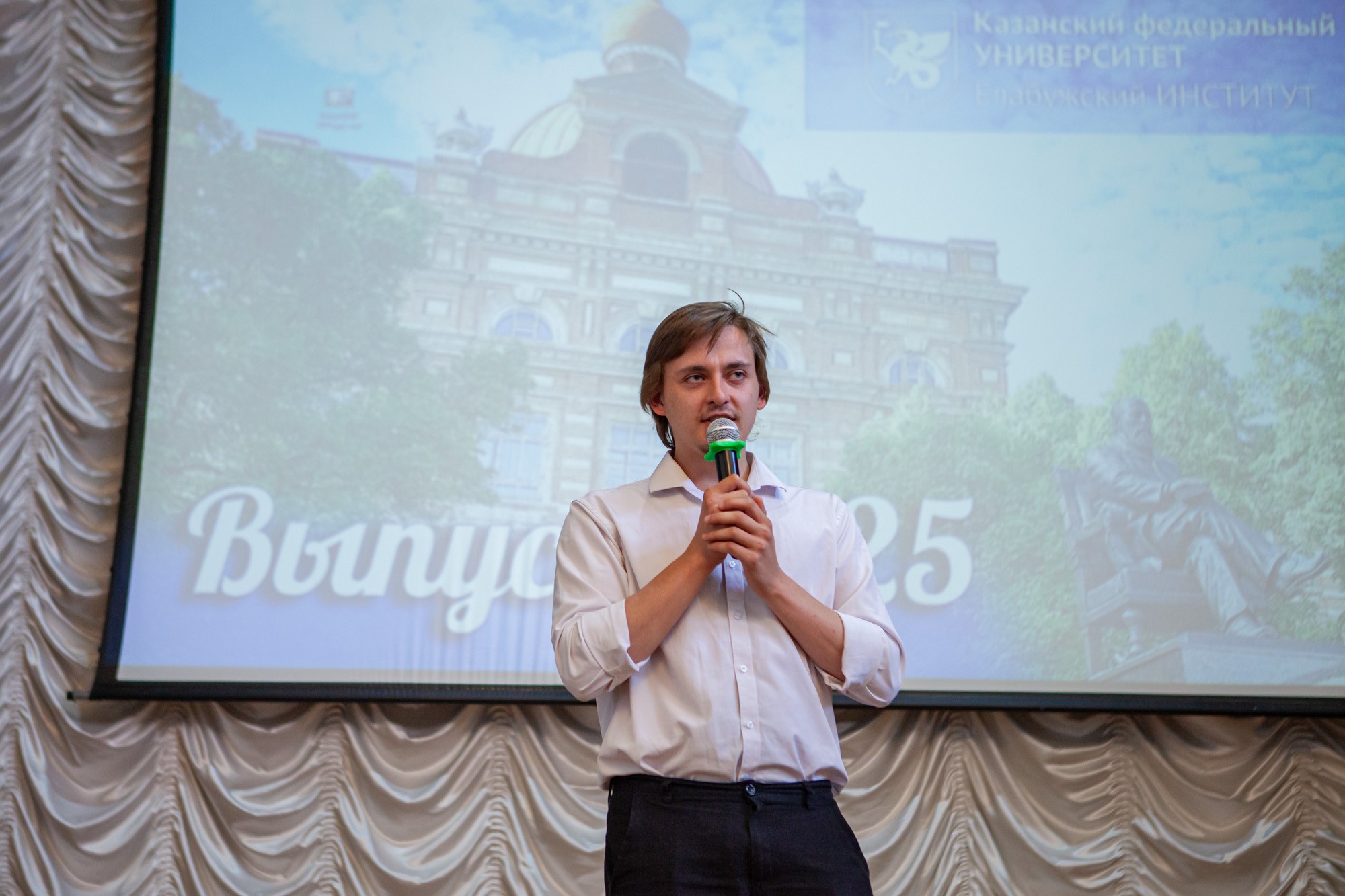 В Елабужском институте КФУ вручили дипломы новым специалистам В Елабужском институте КФУ вручили дипломы новым специалистам