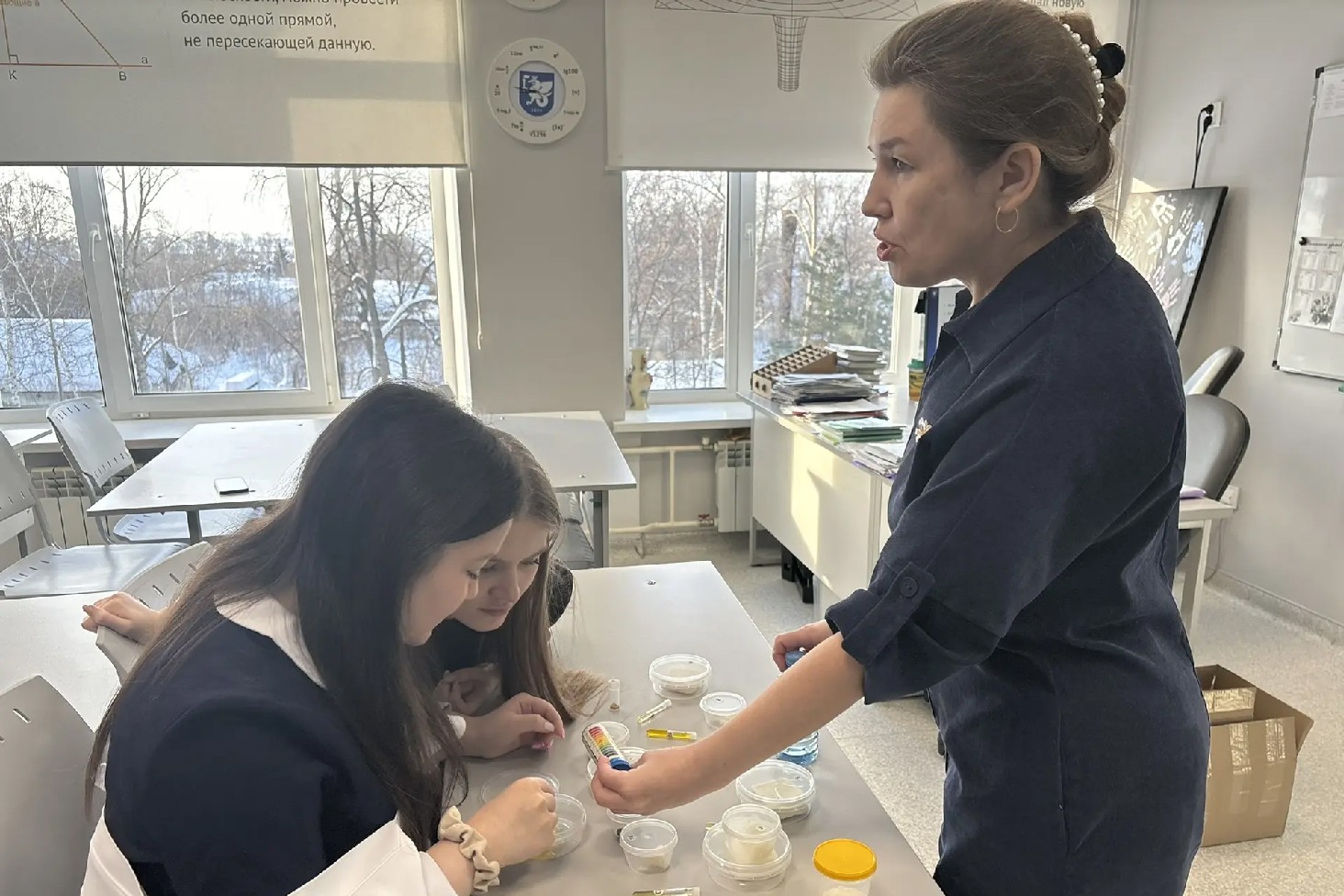 Научный десант: елабужские школьники сварили мыло на уроке химии (Динамичный, новостной) Научный десант: елабужские школьники сварили мыло на уроке химии (Динамичный, новостной)