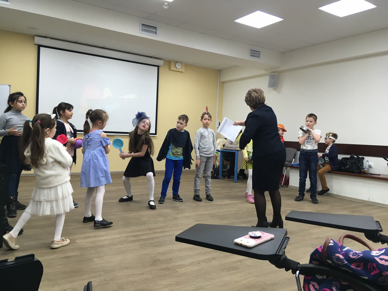 В детском театре 'Радуга' прошла генеральная репетиция спектакля 'Кошкин дом' В детском театре 'Радуга' прошла генеральная репетиция спектакля 'Кошкин дом'