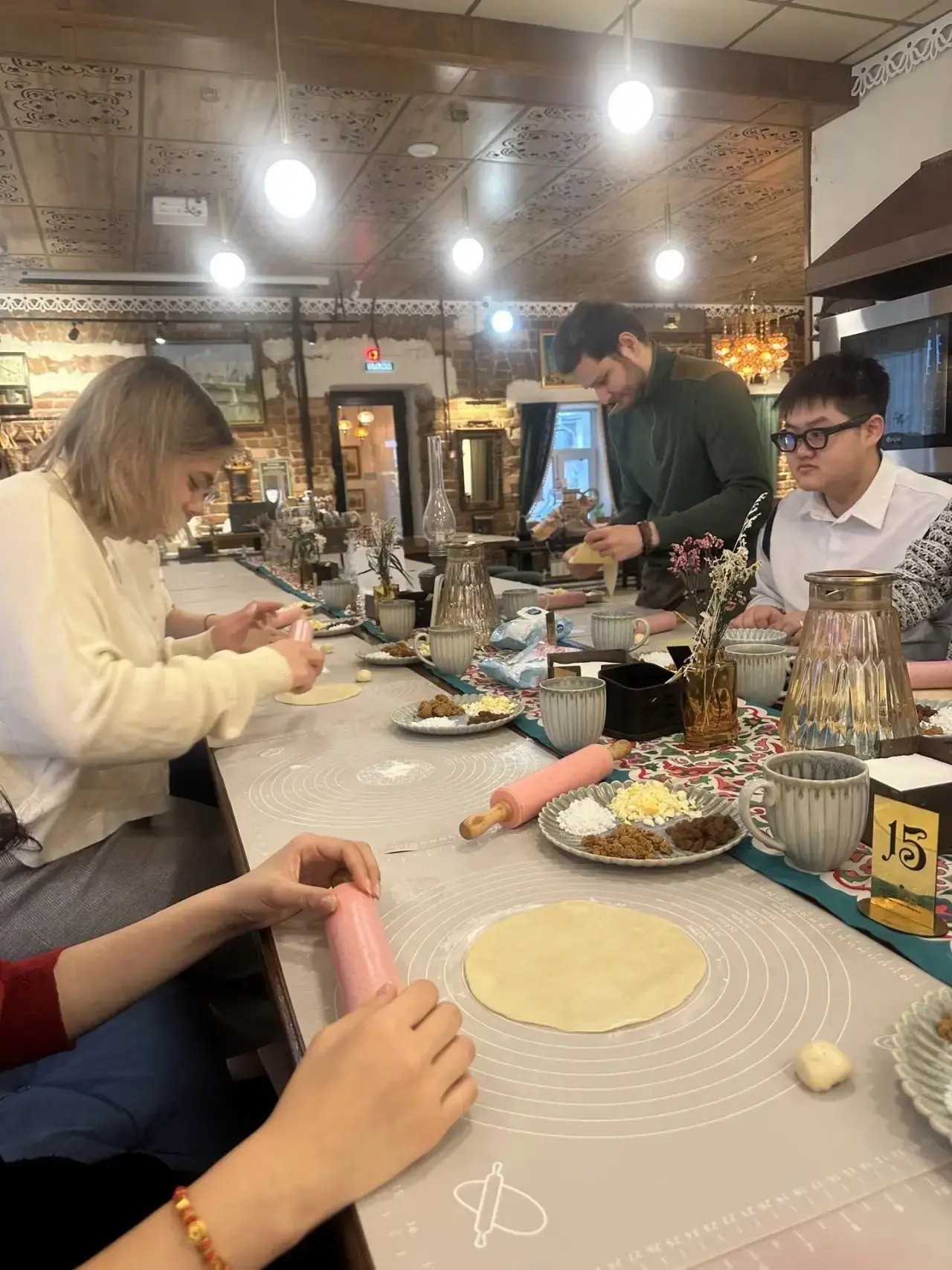 Мультикультурный калейдоскоп на празднике встречи весны в группе 17.1-512 ИПО КФУ Мультикультурный калейдоскоп на празднике встречи весны в группе 17.1-512 ИПО КФУ