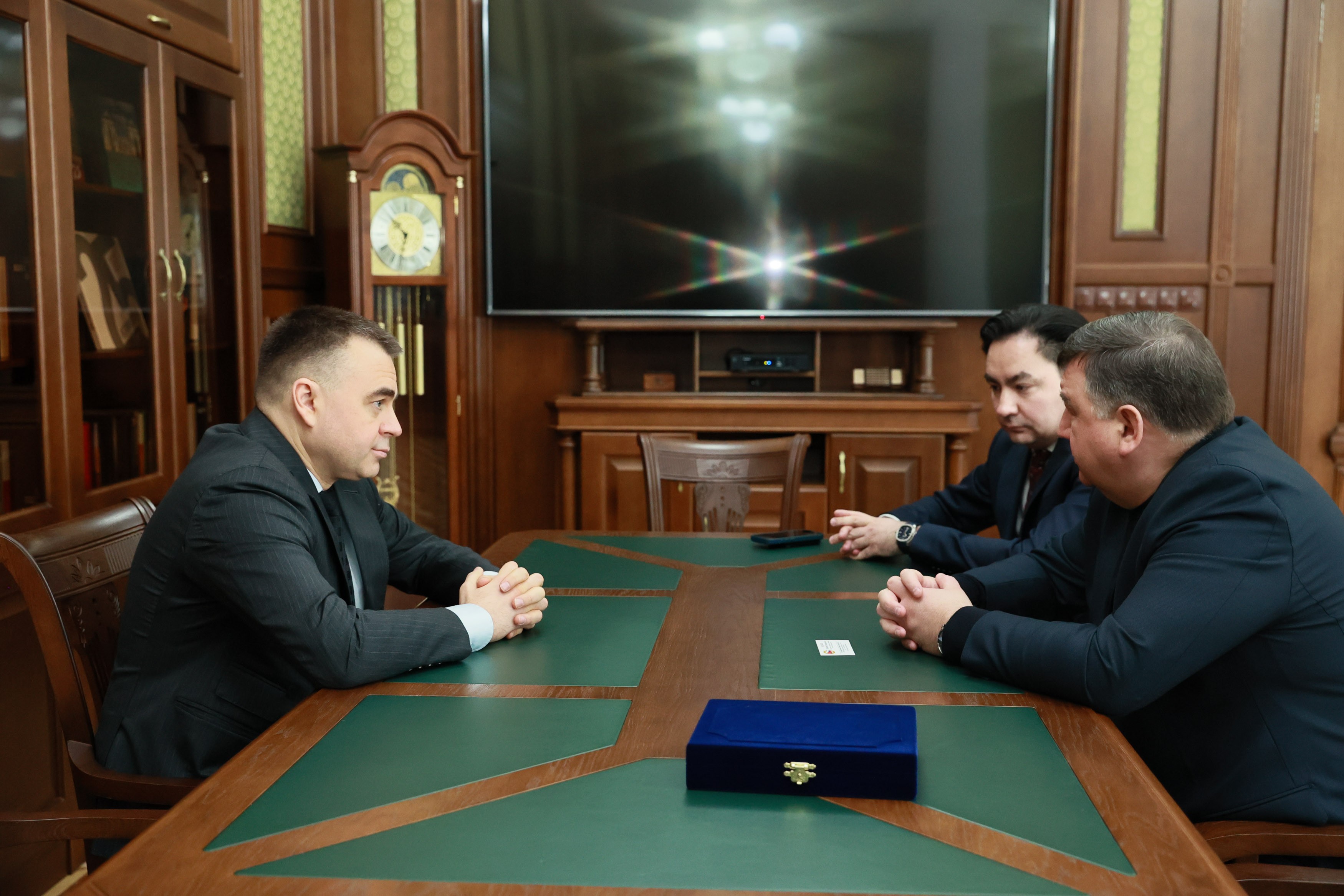 Ректор КФУ Ленар Сафин встретился с заместителем Государственного секретаря ? членом Постоянного Комитета Союзного государства Алексеем Казаковым Ректор КФУ Ленар Сафин встретился с заместителем Государственного секретаря ? членом Постоянного Комитета Союзного государства Алексеем Казаковым