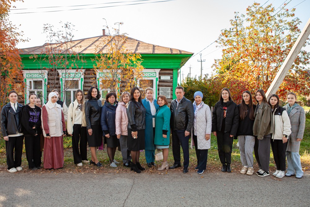 В Елабужском институте КФУ прошла I Всероссийская научно-практическая конференция им. Файзуллиной 'Теоретические и методические аспекты изучения и преподавания родных языков и литератур: история и современность' В Елабужском институте КФУ прошла I Всероссийская научно-практическая конференция им. Файзуллиной 'Теоретические и методические аспекты изучения и преподавания родных языков и литератур: история и современность'
