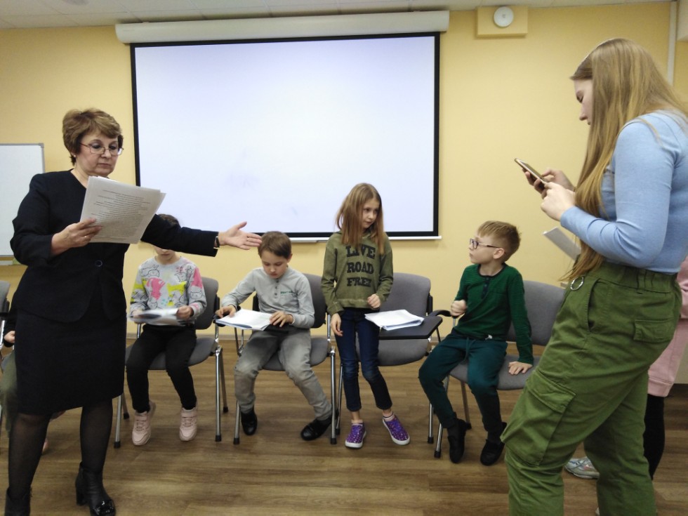 Актерский состав детского театра КФУ 'Радуга' работает над новым спектаклем Актерский состав детского театра КФУ 'Радуга' работает над новым спектаклем