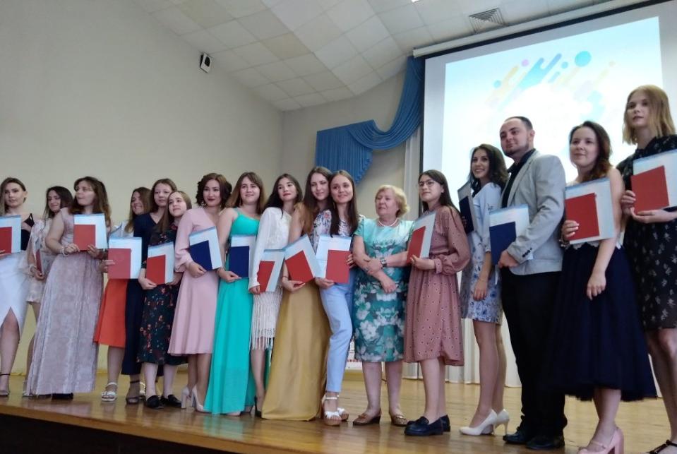 Теперь вы выпускники лучшего института КФУ! Теперь вы выпускники лучшего института КФУ!