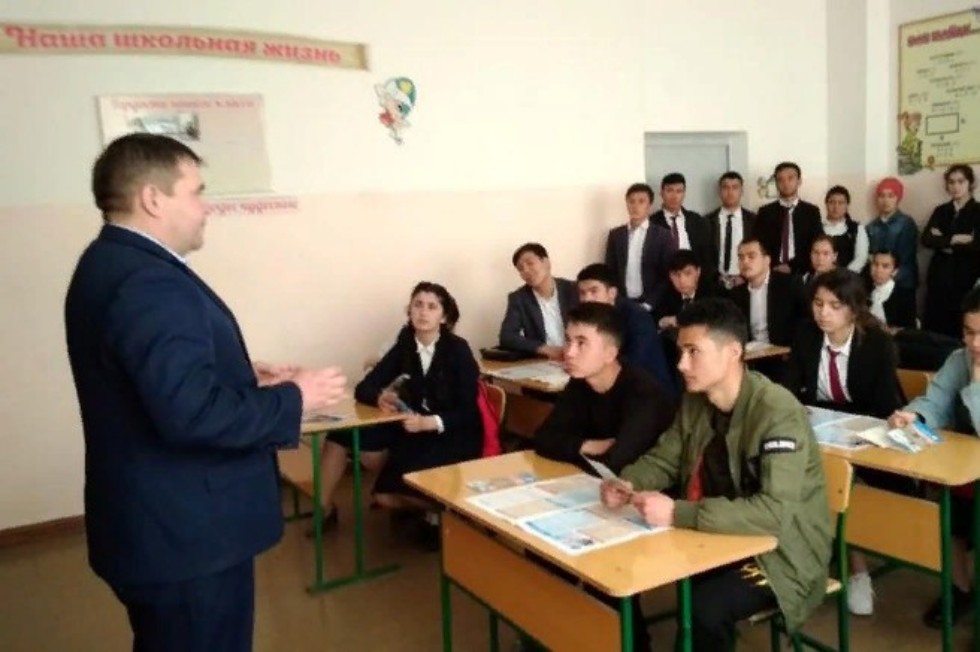 Преподаватель Елабужского института КФУ стал участником международной выставки 'Образование и карьера - 2019' Преподаватель Елабужского института КФУ стал участником международной выставки 'Образование и карьера - 2019'