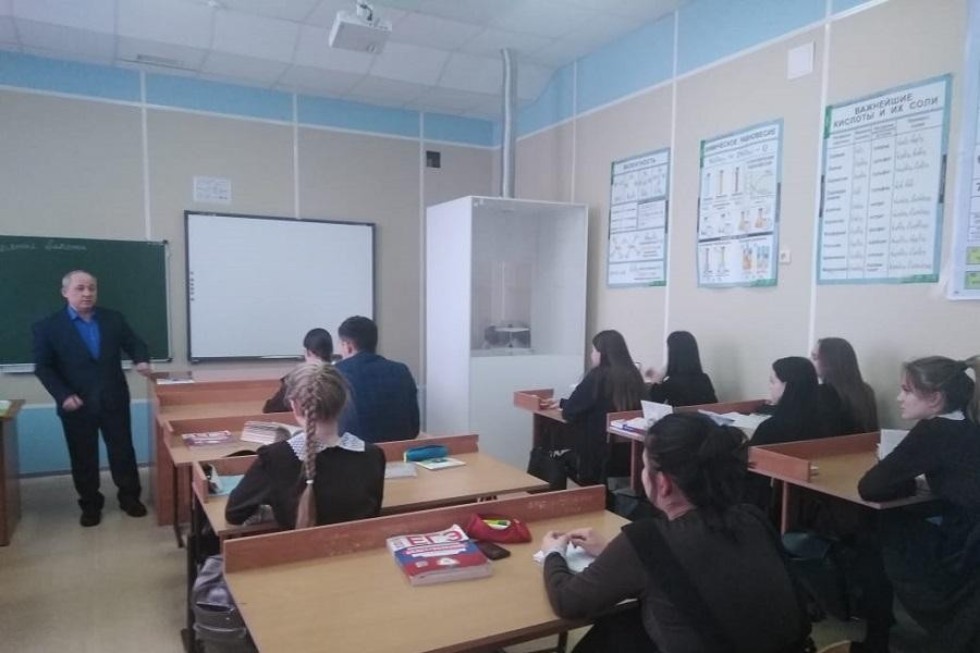 'Поступай в Елабужский - поступай в Федеральный!' 'Поступай в Елабужский - поступай в Федеральный!'