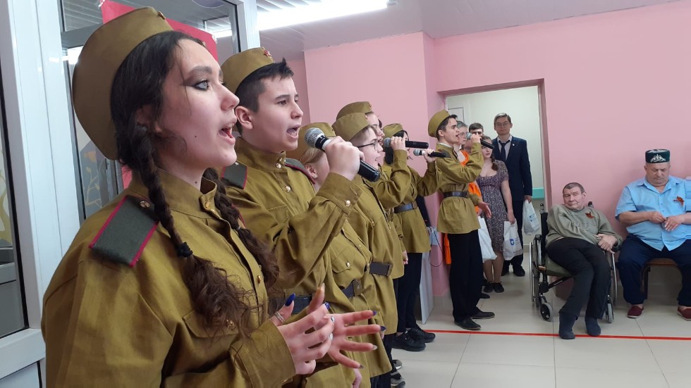 Лицеисты поздравили постояльцев Кайбицкого дома-интерната для престарелых и инвалидов с наступающим Днём Победы ,2021-2022 учебный год, мероприятия, традиции