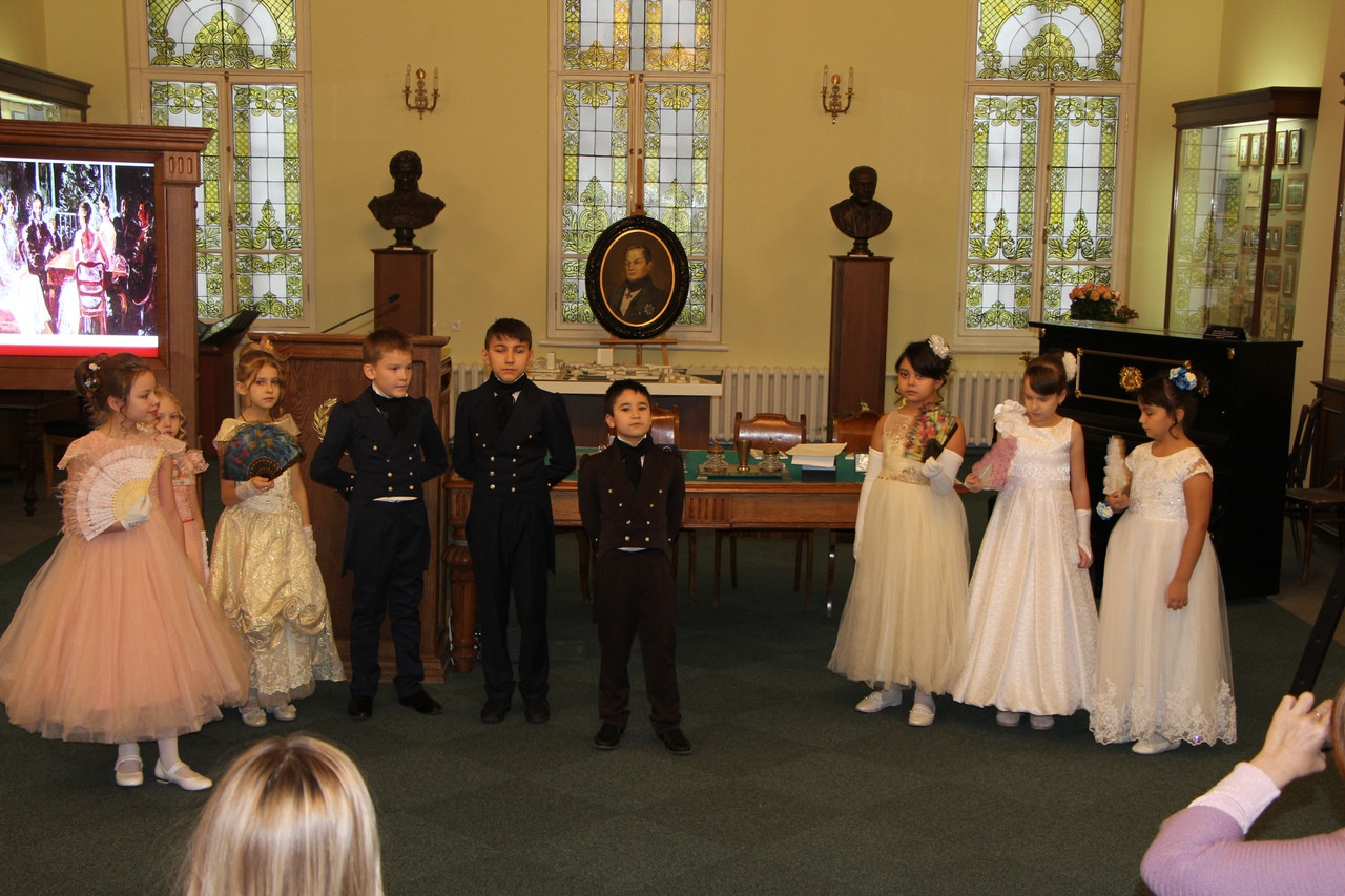 Детский театр 'Радуга' показал спектакль в Музее истории КФУ Детский театр 'Радуга' показал спектакль в Музее истории КФУ