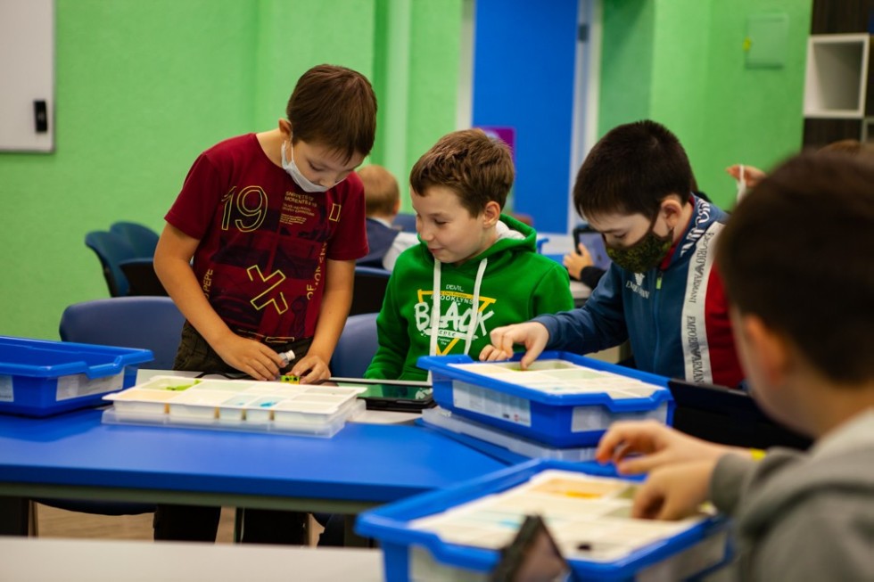 ����������