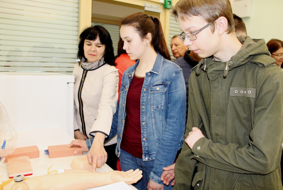 КФУ открыл свои двери для школьников, мечтающих связать жизнь с медициной КФУ открыл свои двери для школьников, мечтающих связать жизнь с медициной