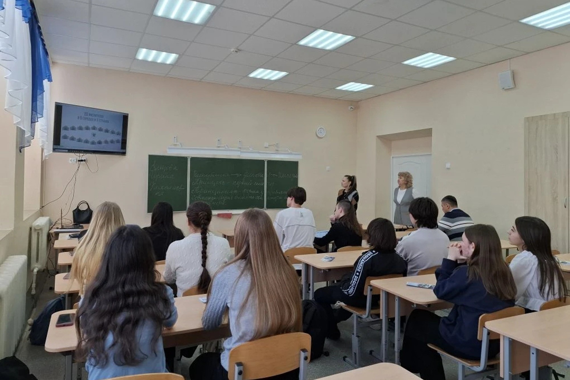 Преподаватели Елабужского института КФУ провели профориентационные встречи в школах и колледже Удмуртии Преподаватели Елабужского института КФУ провели профориентационные встречи в школах и колледже Удмуртии