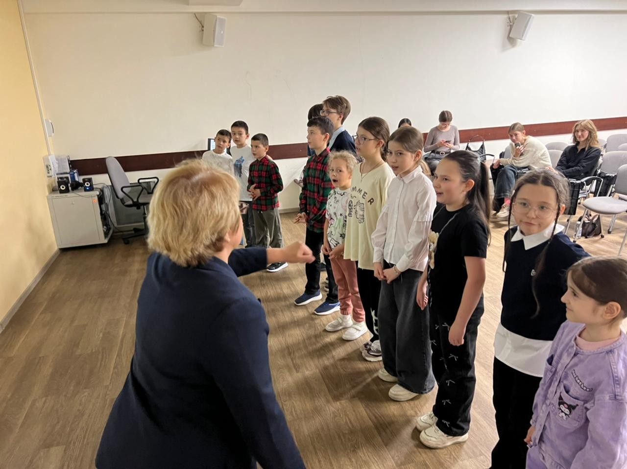 Детский театр КФУ 'Радуга' продолжает развивающие занятия с младшими школьниками Детский театр КФУ 'Радуга' продолжает развивающие занятия с младшими школьниками