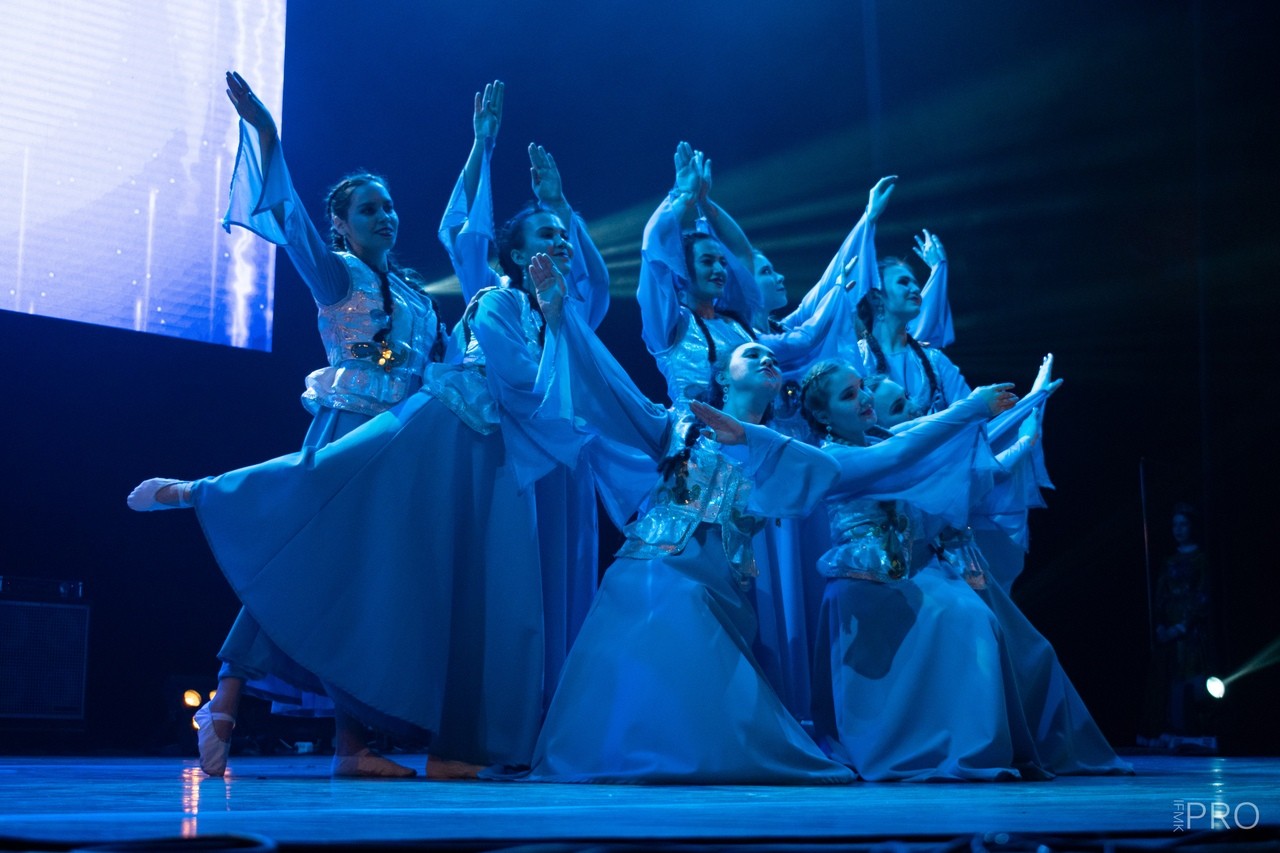 Танцевальный коллектив 'Яшьлек' Танцевальный коллектив 'Яшьлек'