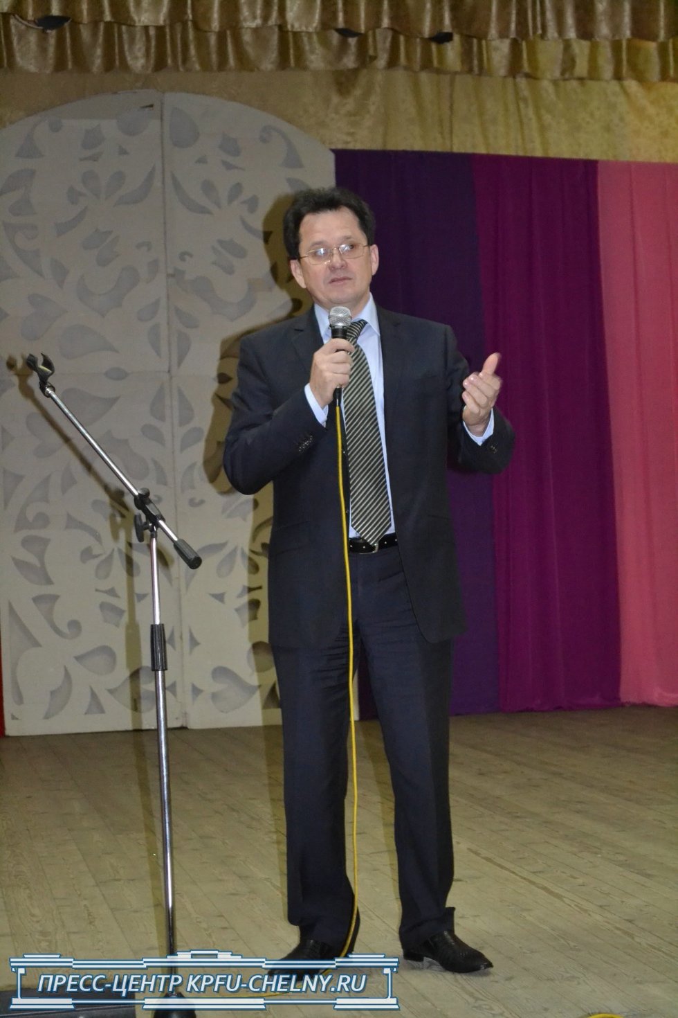 В Набережночелнинском институте КФУ начала новый учебный год лингвистическая школа 'Юный полиглот' В Набережночелнинском институте КФУ начала новый учебный год лингвистическая школа 'Юный полиглот'