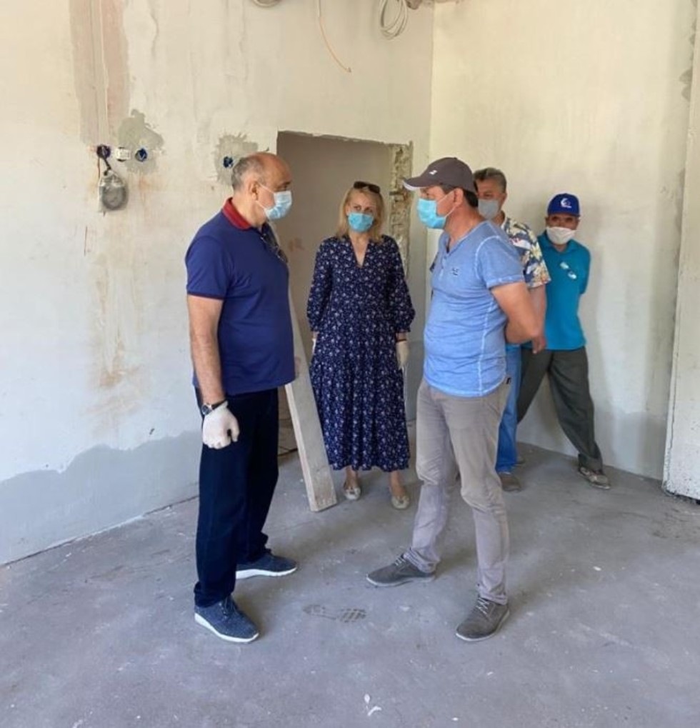Rector Ilshat Gafurov inspected renovation works at the University School in Yelabuga ,University School, Yelabuga Institute