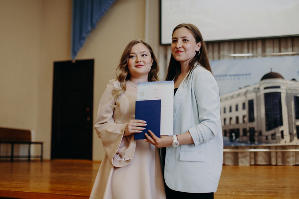 Состоялось торжественное вручение дипломов выпускникам бакалавриата по направлению Состоялось торжественное вручение дипломов выпускникам бакалавриата по направлению