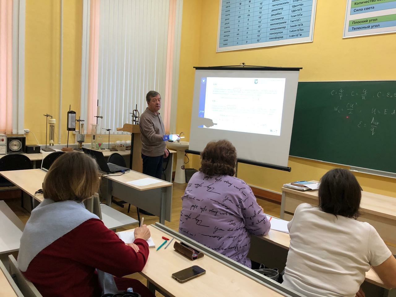 С 18 по 29 ноября 2024 г. в Елабужском институте под руководством доцента кафедры физики Красновой Л.А. и доцента кафедры математики и прикладной информатики Анисимовой Т.И. прошли бюджетные курсы повышения квалификации для учителей физики и математики. С 18 по 29 ноября 2024 г. в Елабужском институте под руководством доцента кафедры физики Красновой Л.А. и доцента кафедры математики и прикладной информатики Анисимовой Т.И. прошли бюджетные курсы повышения квалификации для учителей физики и математики.