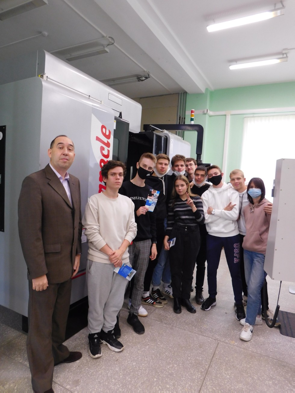 18 сентября для учащихся 11-х классов СОШ г. Ульяновска прошел День открытых дверей Инженерного института ,обучение, наука, учеба, абитуриенты