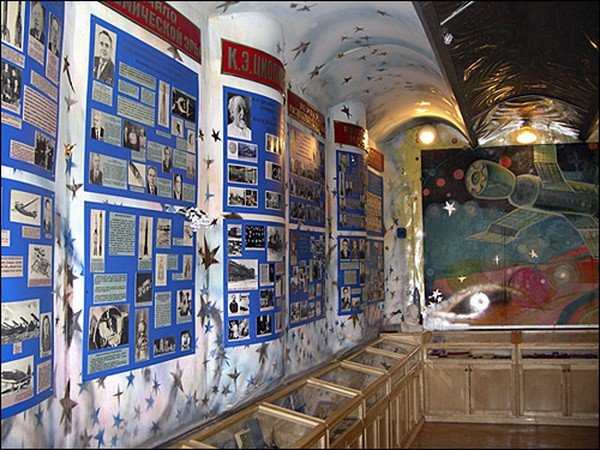 ����� �������� 33. �. ������������