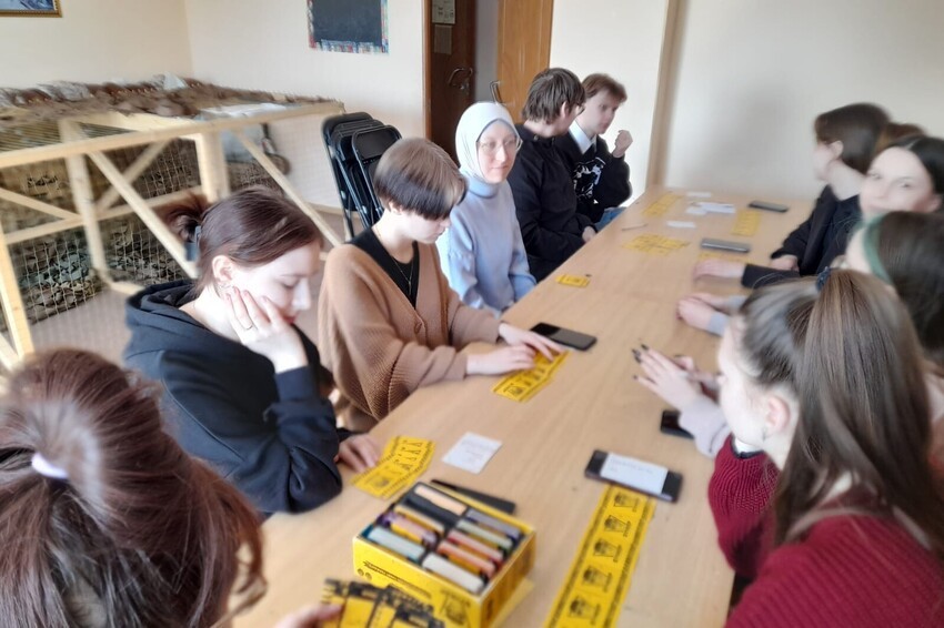 Прошел кураторский час 'Психологическая игра 'Бункер: спасается тот, кто умеет убеждать'' Прошел кураторский час 'Психологическая игра 'Бункер: спасается тот, кто умеет убеждать''