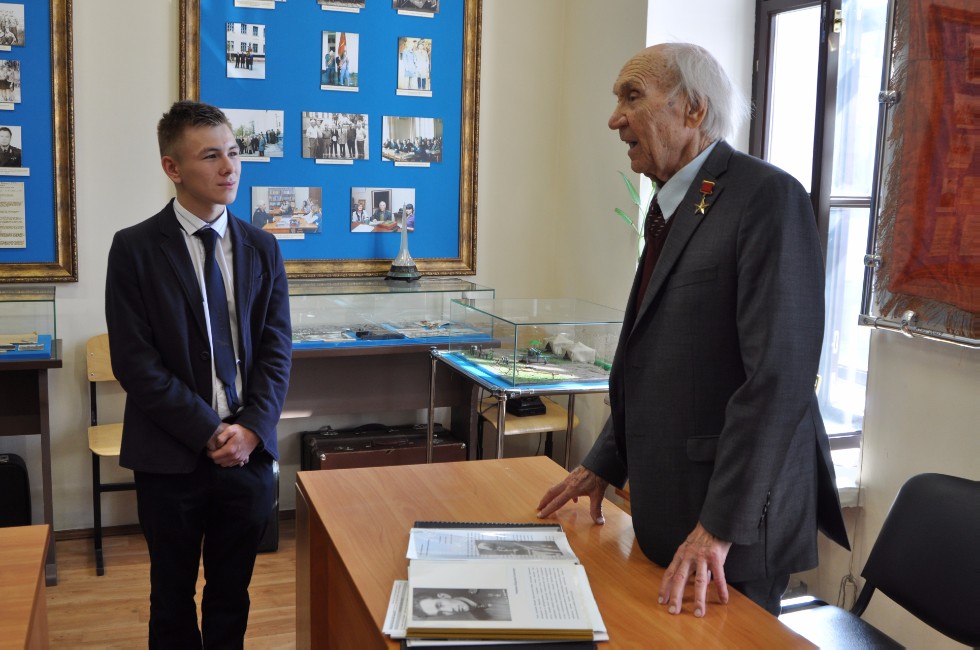 � ������ � ����� ��� ��������� 9 ��������� ��������� ��� (1944 ���� �������), �������, �������� � ������� ������ �������� ����, ����� ���������� �����, ����������� �����-���������� ����, ����������� ������ ������ ���� ������� �������������� �������