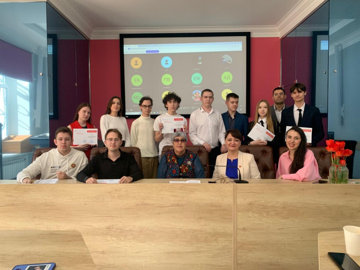 Конференция 'Школа молодого ученого' связывает поколения, где мудрость наставников переплетается с жаждой открытий Конференция 'Школа молодого ученого' связывает поколения, где мудрость наставников переплетается с жаждой открытий