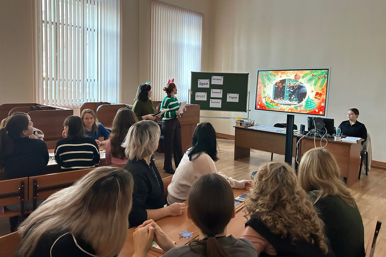 Студенты Елабужского института КФУ собрали новогодний праздник из пазлов Студенты Елабужского института КФУ собрали новогодний праздник из пазлов